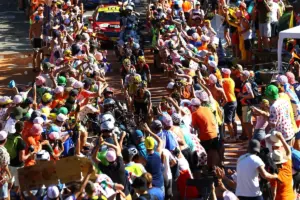 Tour, le pagelle della 19ª tappa: Carapaz si arrende solo a Pogacar (7,5), Pidcock deludente (5,5) - La Gazzetta dello Sport