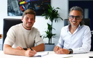 Niente addio, Verstappen rimane in Red Bull: ufficiale il rinnovo fino al 2030 - La Gazzetta dello Sport