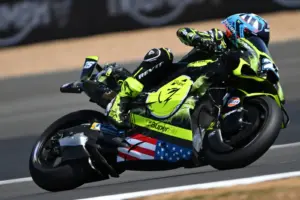Silverstone, trionfa Raul Fernandez! Battuto Martin. Cuore Bezzecchi: è podio. Marc Marquez è solo 7° - La Gazzetta dello Sport