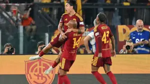 Genio Dybala, tripletta Malen: la Roma è uno spettacolo, poker alla Fiorentina - La Gazzetta dello Sport