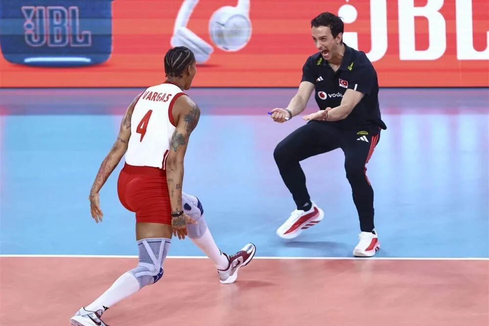 L’Italia si scioglie sul più bello: la Turchia vince al quinto set e si conferma campione d’Europa - la Repubblica