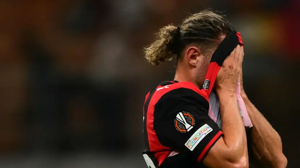 Difesa bucata, attacco che non segna: il Benfica ha messo a nudo i limiti del Milan - gazzetta.it